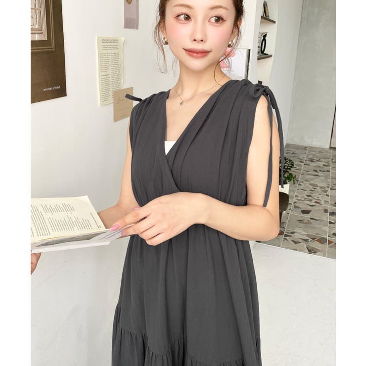 チャコールグレー | シャーリングリボンカシュクールティアードワンピース コットンワッシャー | moment+