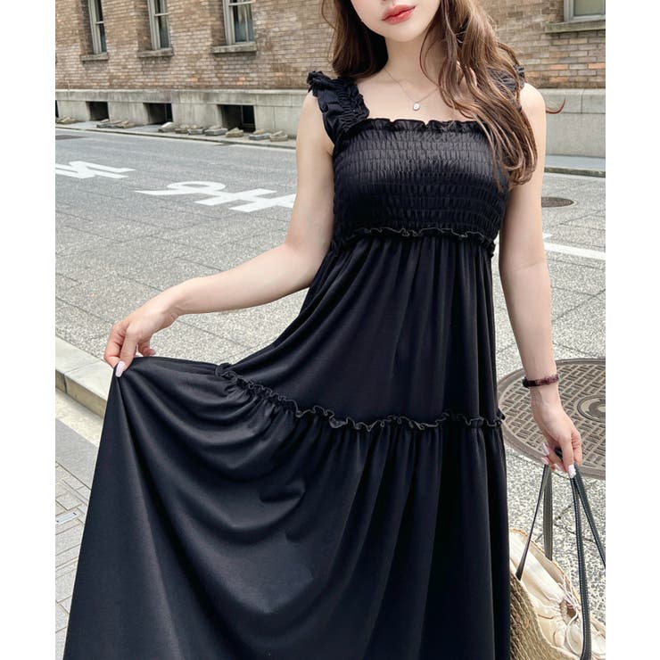 ブラック | シャーリングティアードカットソーキャミワンピース | moment+