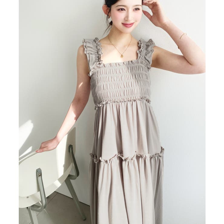 グレイッシュベージュ | シャーリングティアードカットソーキャミワンピース | moment+