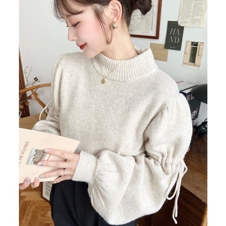 ナチュラル | ボトルネックキャンディショルダーボリュームスリーブミックスニットプルオーバー | moment+