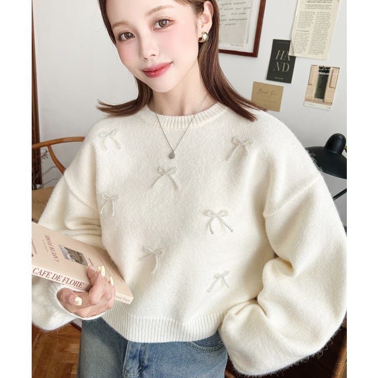 アイボリー | パールリボンパーツ付きショート丈もちもちニットプルオーバー | moment+