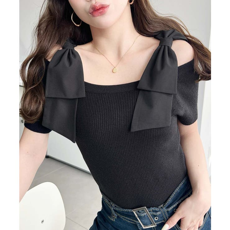 ブラック | リボンストラップオフショル半袖ニットプルオーバー | moment+