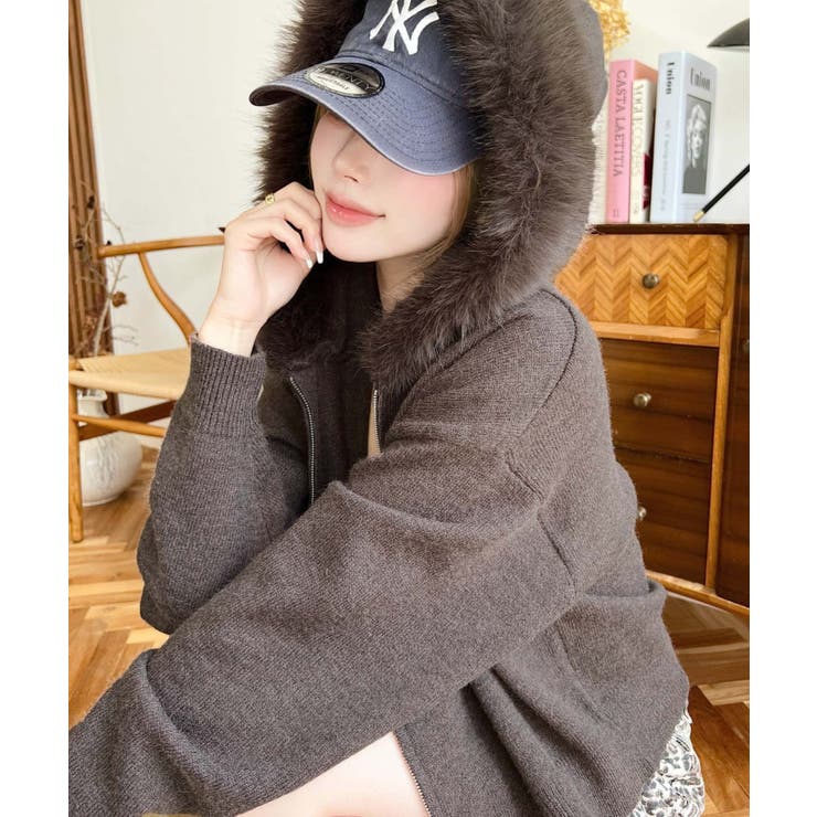 ブラウン | ボリュームファーフードジップアップニットパーカー | moment+