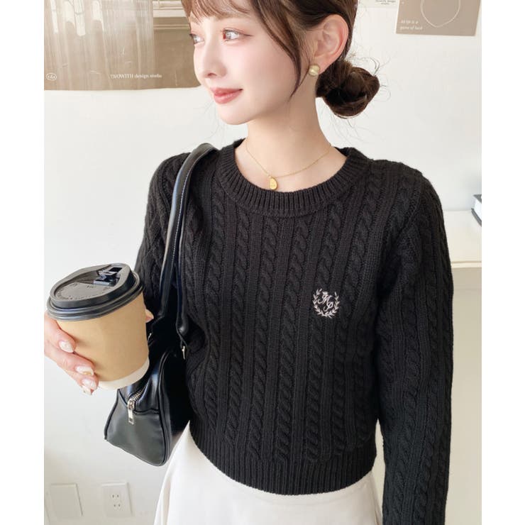 ブラック | 刺繍入りケーブルショート丈ニットプルオーバー | moment+