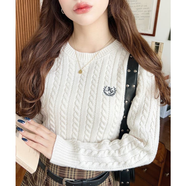 アイボリー | 刺繍入りケーブルショート丈ニットプルオーバー | moment+