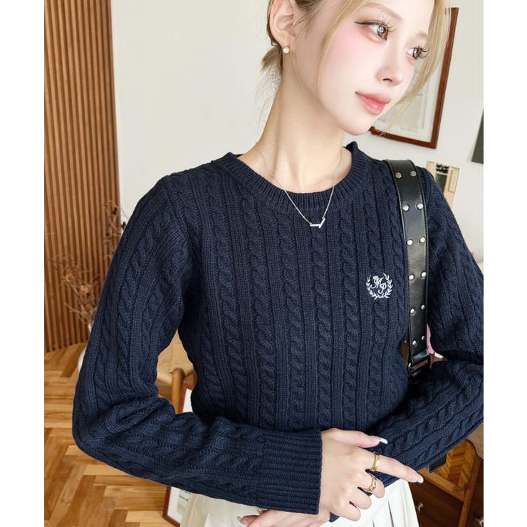 ネイビー | 刺繍入りケーブルショート丈ニットプルオーバー | moment+