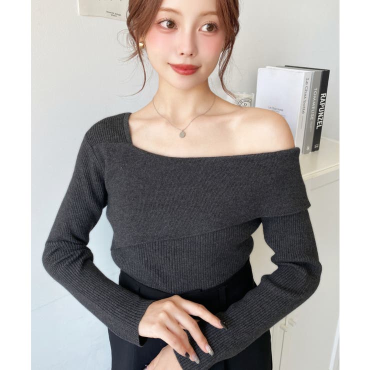 チャコールグレー | アシンメトリーオフショルダーリブニット12G | moment+