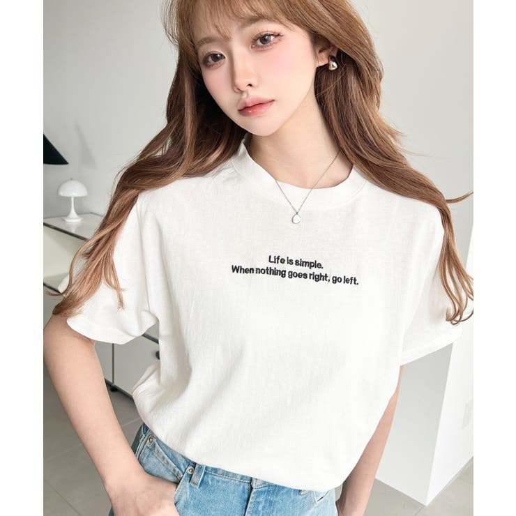 オフホワイト | ロゴ刺繍半袖Tシャツ | moment+
