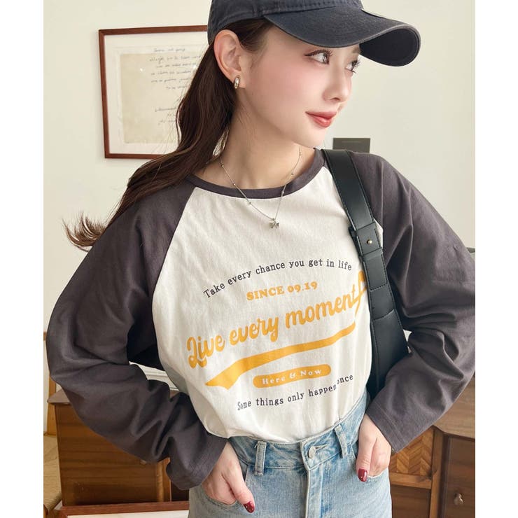 チャコールグレー | ラグランロゴプリントロンT 綿100％天竺 | moment+