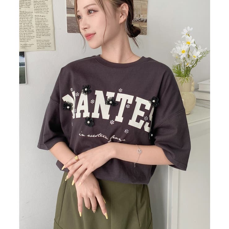 ビジュー＆フラワーモチーフ付きカレッジロゴプリント半袖Tシャツ | moment+ | 詳細画像37 
