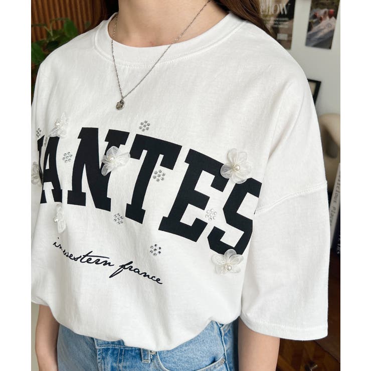 ビジュー＆フラワーモチーフ付きカレッジロゴプリント半袖Tシャツ | moment+ | 詳細画像7 
