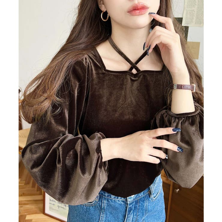 ブラウン | シャイニーベロアスクエアホルターボリュームスリーブプルオーバー | moment+