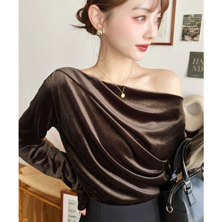 ブラウン | オフショルドレープシャイニーベロアプルオーバー(ドレープネック ドレープカットソ… | moment+