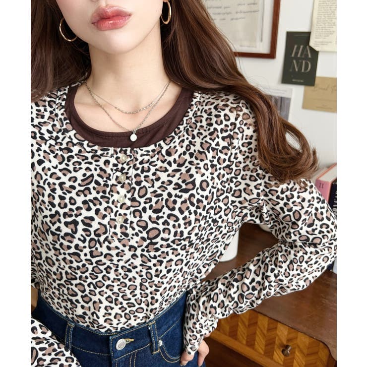 ベージュ | レオパードプリントレイヤード風ヘンリーロンT | moment+