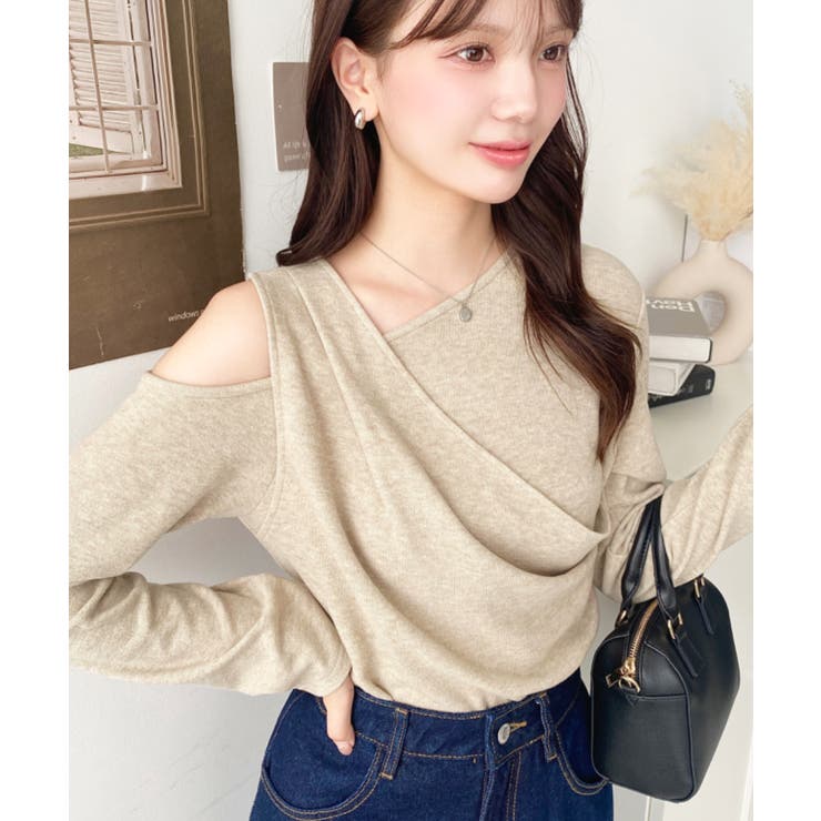 ベージュ | レイヤードライクワンショルニットソープルオーバー | moment+