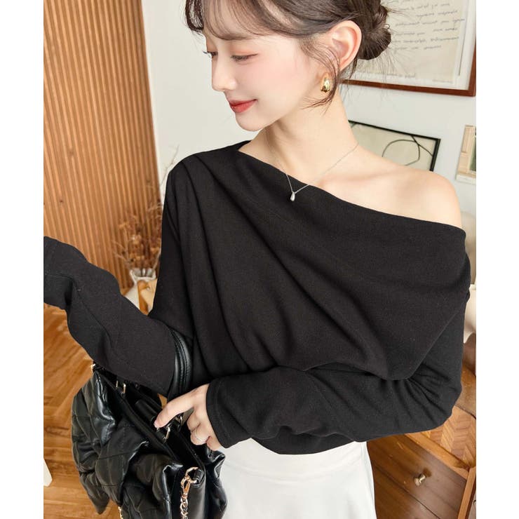 ブラック | オフショルドレープニットソープルオーバー | moment+