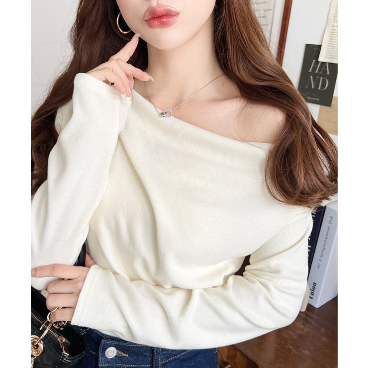 アイボリー | オフショルドレープニットソープルオーバー | moment+