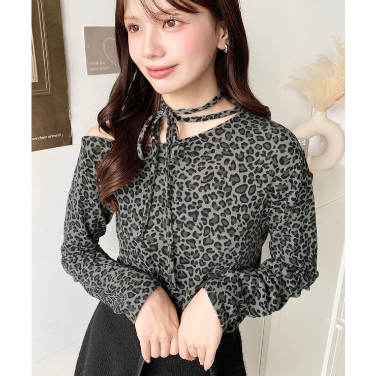 グレー | レオパードプリントストラップチョーカーネックワンショルダー長袖プルオーバー | moment+