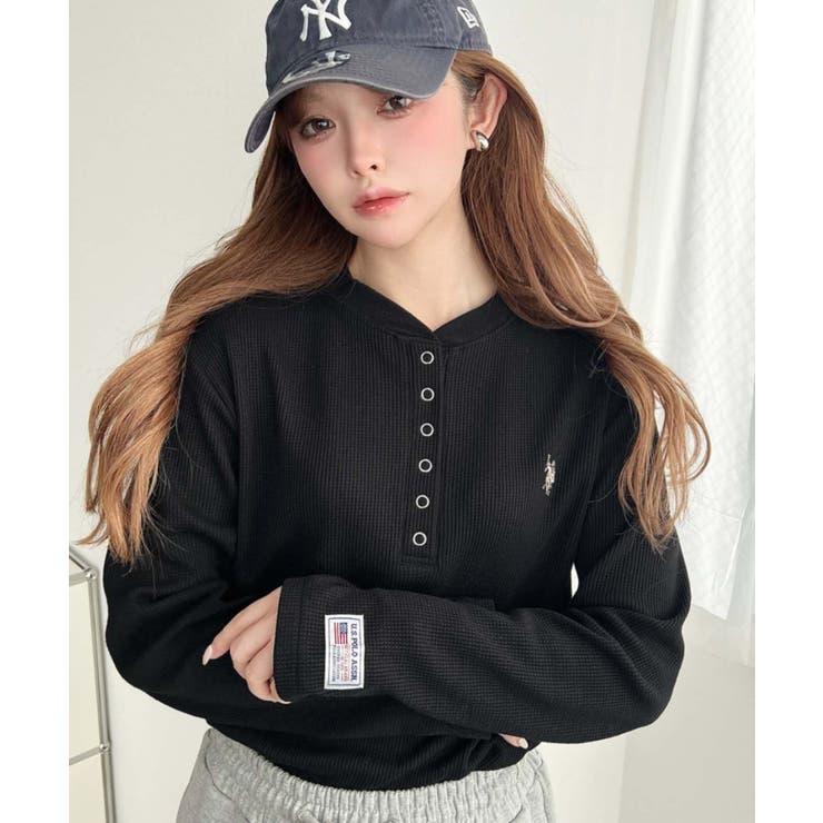 ブラック | U.S.POLO ASSNワンポイント刺繍ワッフルヘンリーネックプルオーバー | moment+