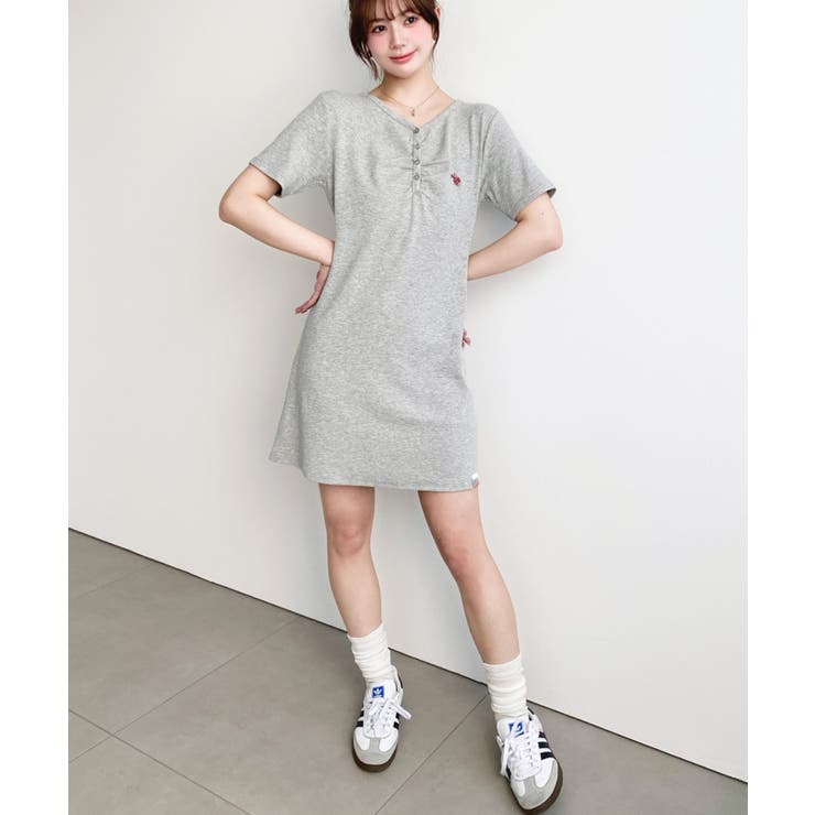U.S.POLO ASSN.ワンポイント刺繍ギャザーヘンリーVネック半袖ワンピ | moment+ | 詳細画像20 