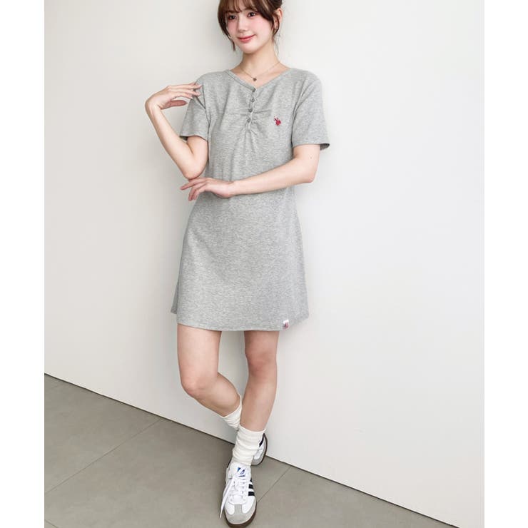 U.S.POLO ASSN.ワンポイント刺繍ギャザーヘンリーVネック半袖ワンピ | moment+ | 詳細画像21 