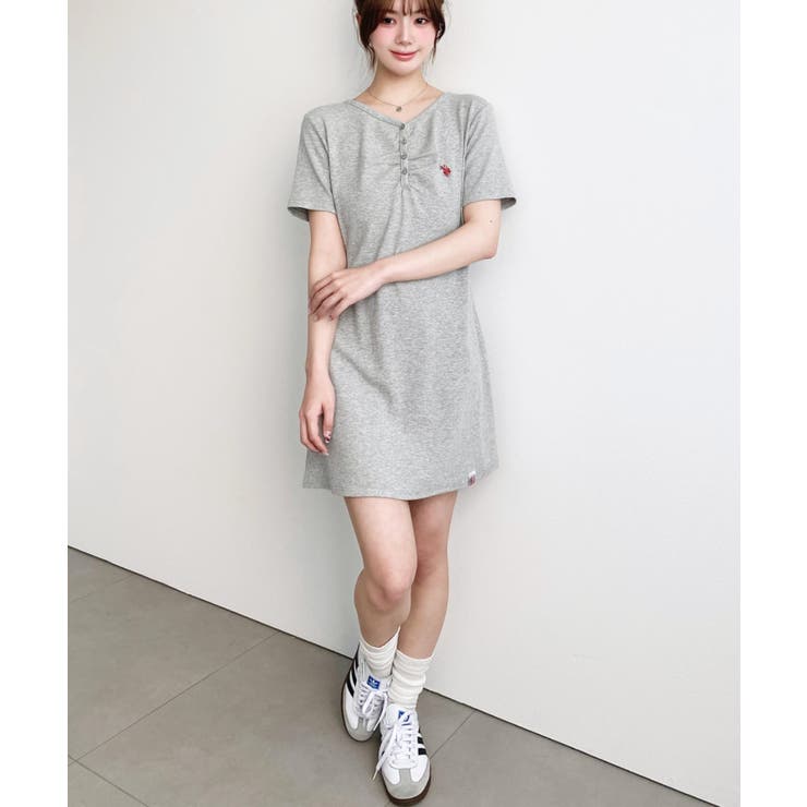 U.S.POLO ASSN.ワンポイント刺繍ギャザーヘンリーVネック半袖ワンピ | moment+ | 詳細画像22 
