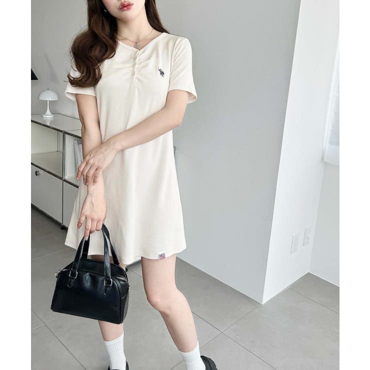 U.S.POLO ASSN.ワンポイント刺繍ギャザーヘンリーVネック半袖ワンピ | moment+ | 詳細画像4 