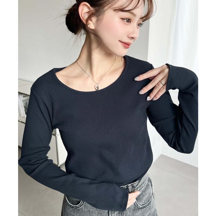 ネイビー | デコルテクルーネック長袖リブトップス | moment+