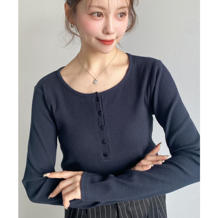 ネイビー | デコルテヘンリーネック長袖リブトップス | moment+