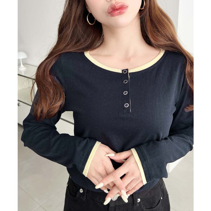 ネイビー | 配色レイヤードライクヘンリーネックシアーロンT | moment+