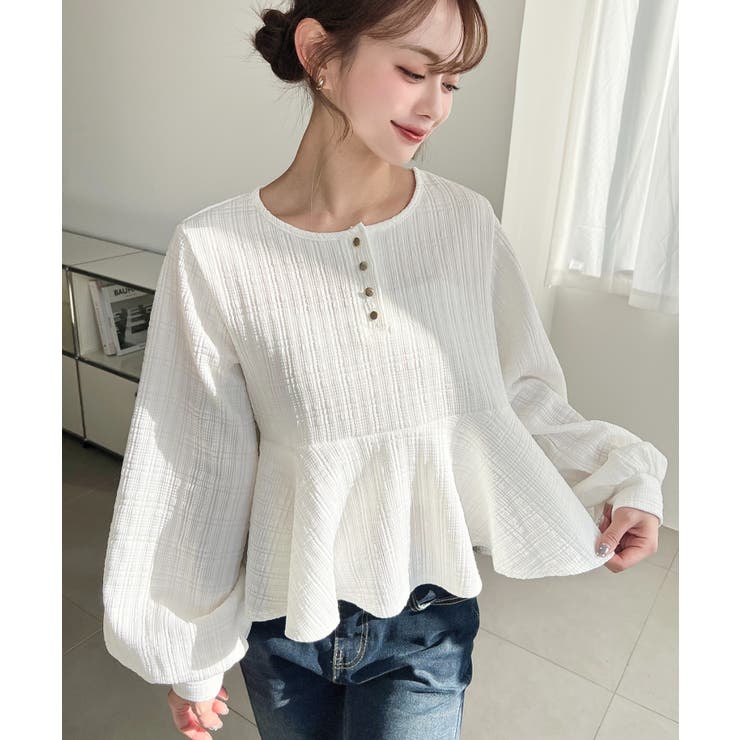 オフホワイト | ブロックジャガードヘンリーネック長袖ペプラムブラウス | moment+