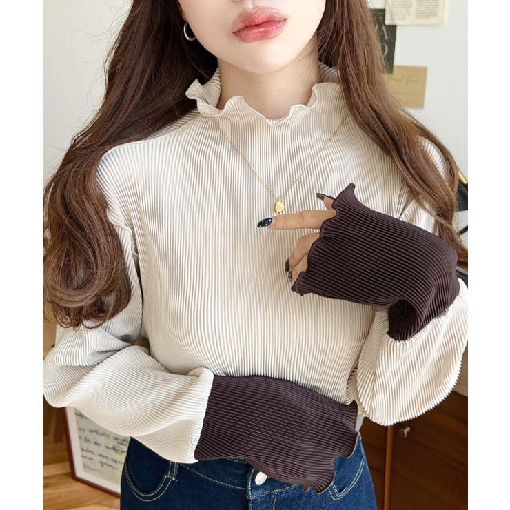 グレイッシュベージュ | マットサテンプリーツ ハイネックメロープルオーバー無地＆袖配色 | moment+