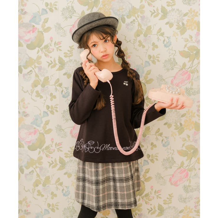 子供服 女の子 トレーナー 秋冬 長袖 ベビー キッズ ジュニア おんなのこ 普段着 お出かけ着 さくらんぼ リボン 刺繍 ブラック アイボリー 90cm 100cm 110cm 120cm 130cm 140cm 150cm 160cm 2歳 3歳 4歳 5歳 6歳 7歳 8歳 9歳 10歳 11歳 12歳 13歳 【むーのんのん moononnon】