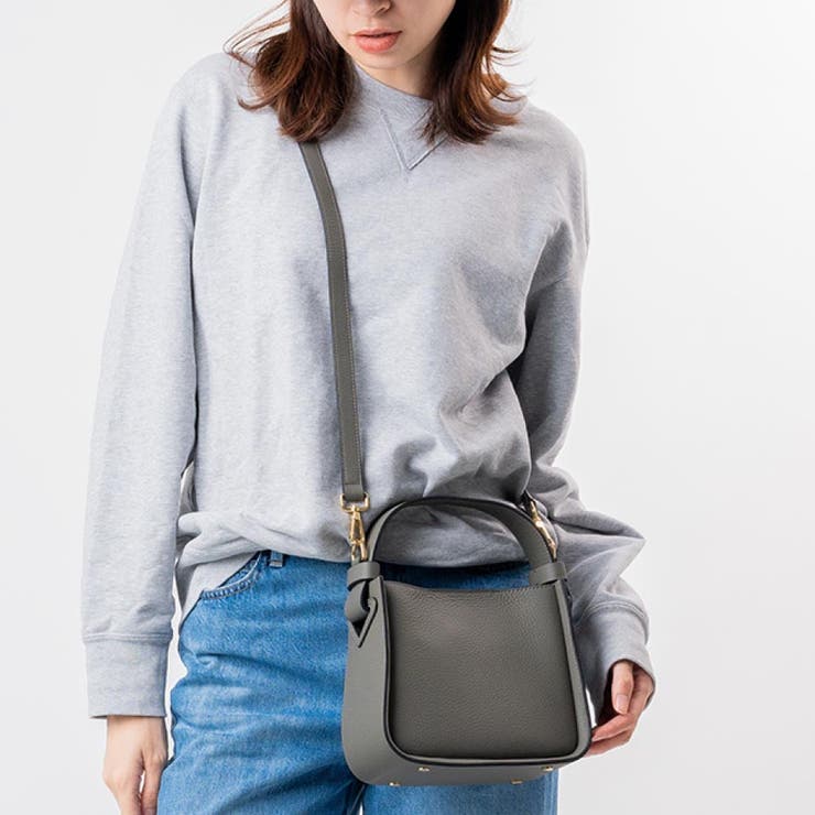 グレー | MURA シュリンクレザー ショルダーベルト付き コバ塗バッグ | MURA