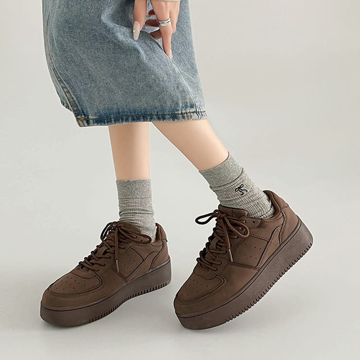 ダークブラウン/ヌバック | 軽量厚底 ベーシック コートスニーカー 1483 | Shoes in Closet