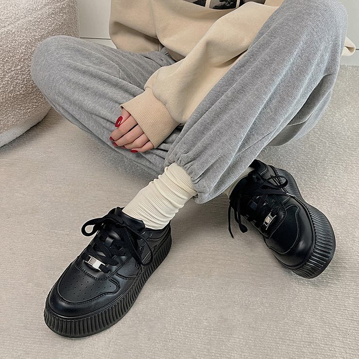 ブラック/ブラック | 軽量厚底 プラットフォーム コートタイプ スニーカー 2429 | Shoes in Closet