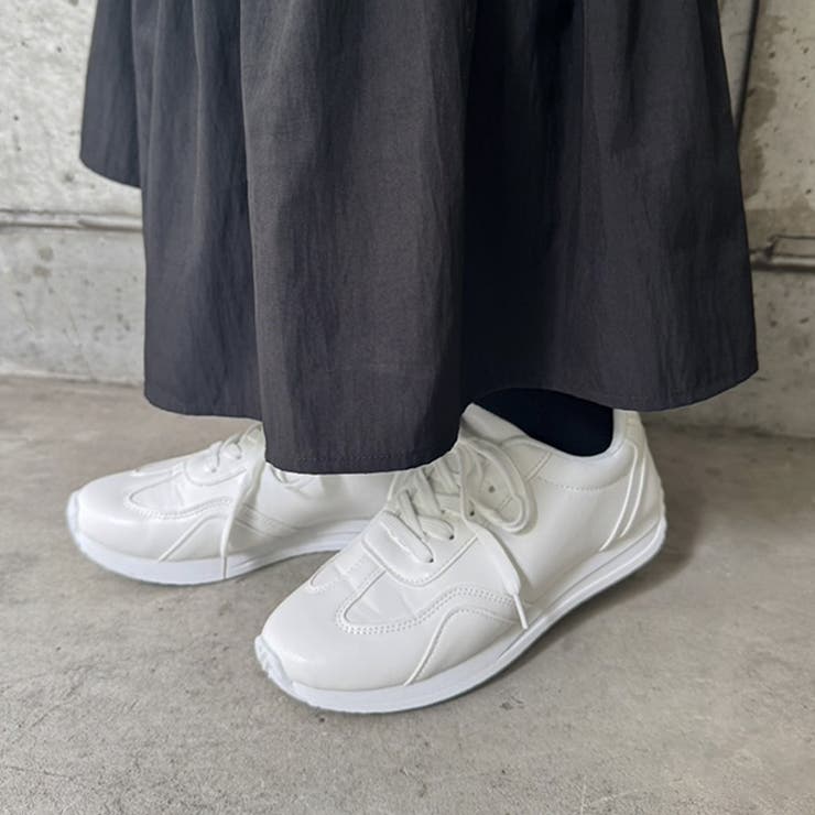 ホワイト | 超軽量 フラットソール レースアップスニーカー 995 | Shoes in Closet