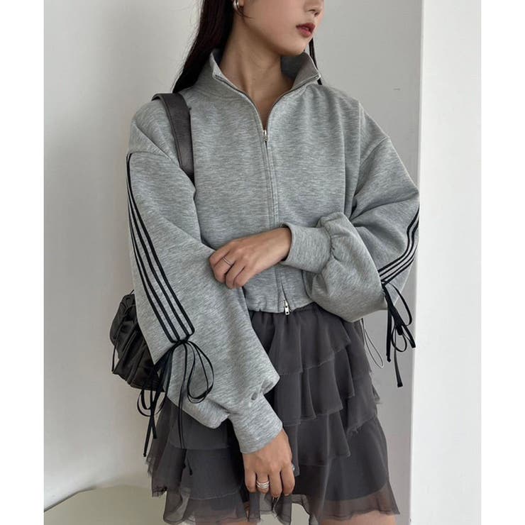 adidas クロップドジャケット ブラック　袖がリボン クロップド丈 トラック/ジャージ ジャケット ☆ Adidas (adidas