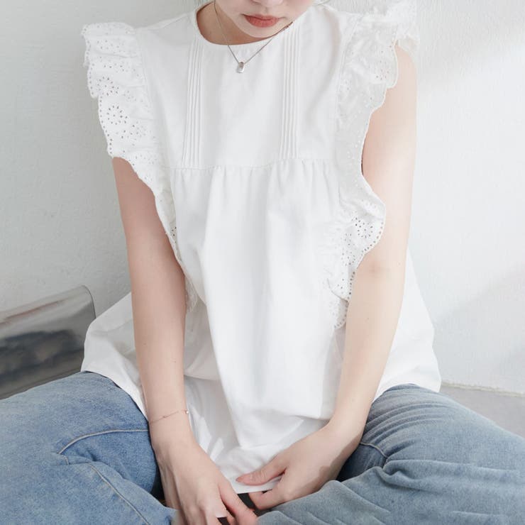 【natural couture】デニム刺繍フリルブラウス | NICE CLAUP / OLIVE des OLIVE　OUTLET | 詳細画像1 