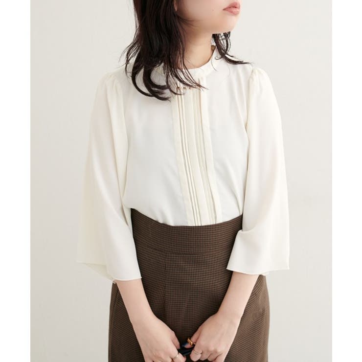 【natural couture】メタルチャーム付き7分袖フレア袖ブラウス | NICE CLAUP / OLIVE des OLIVE　OUTLET | 詳細画像2 