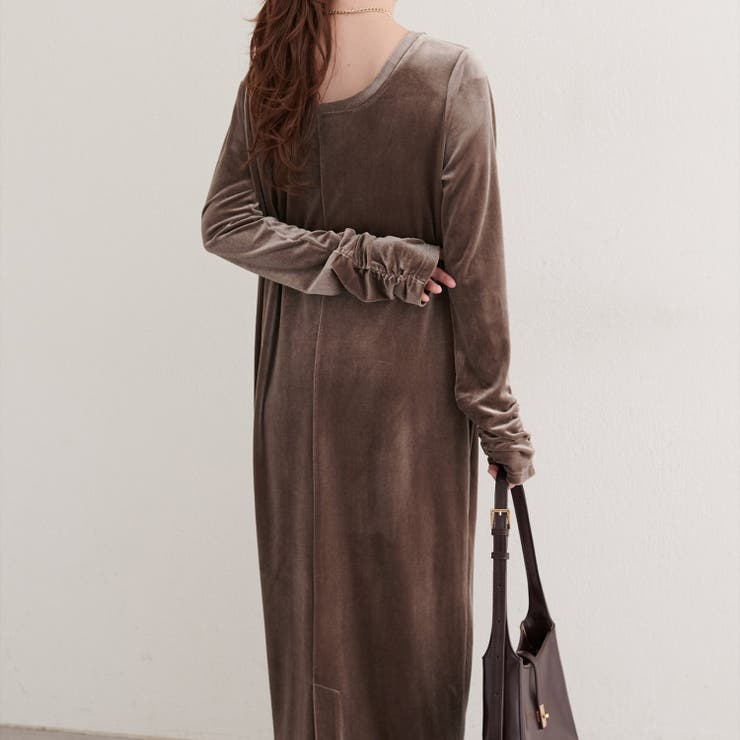 【natural couture】袖口シャーリングベロアワンピース | NICE CLAUP / OLIVE des OLIVE　OUTLET | 詳細画像4 
