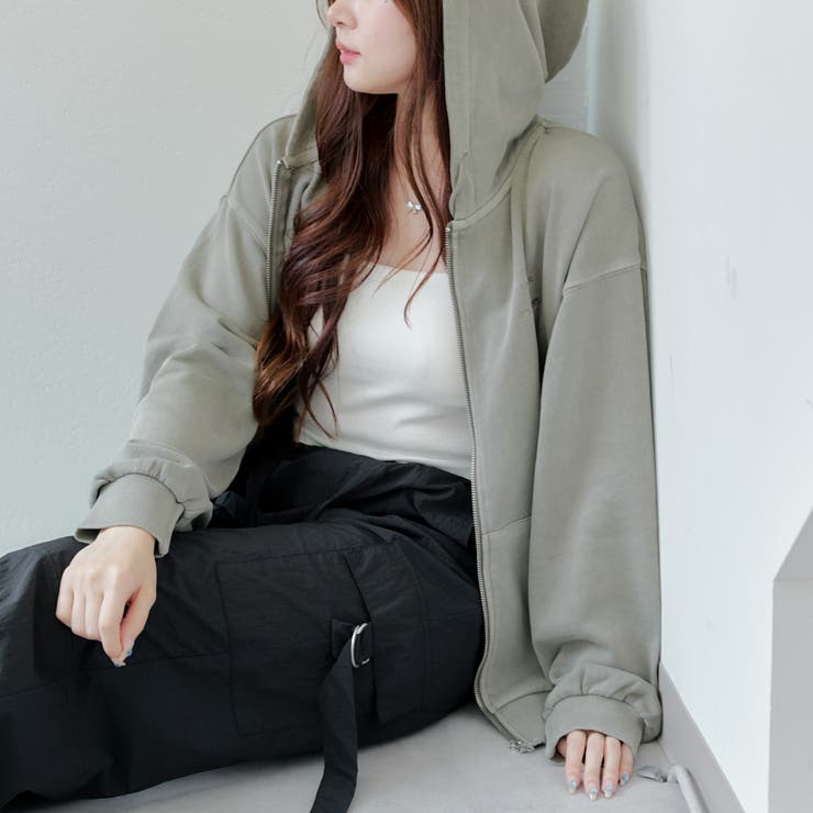 古着リメイク ゆったりオリーブカーキパーカーと3段ティアードパッチ