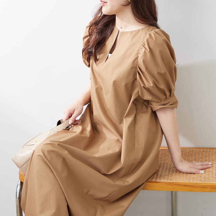 1枚でキマる！パフスリーブキーネックワンピース | NICE CLAUP / OLIVE des OLIVE　OUTLET | 詳細画像4 