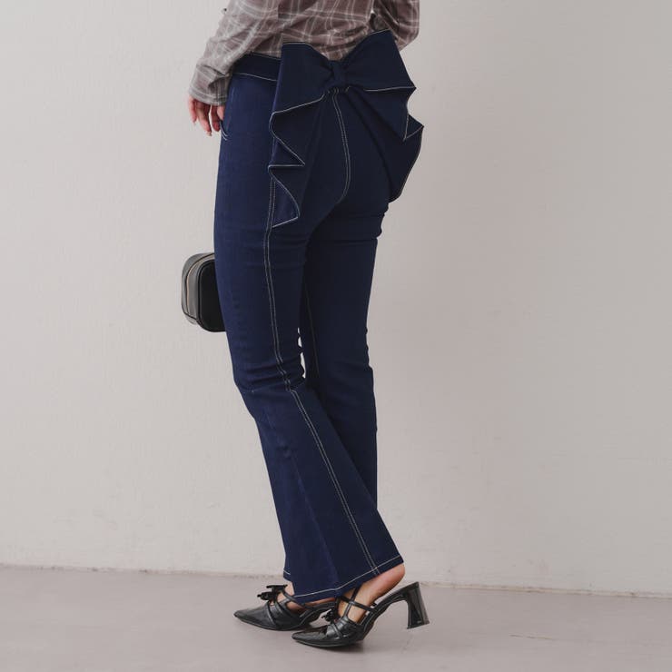 【3サイズ展開】後ろ姿まで可愛い、リボンデニムフレアパンツ | RMAF　NICE CLAUP / OLIVE des OLIVE | 詳細画像24 