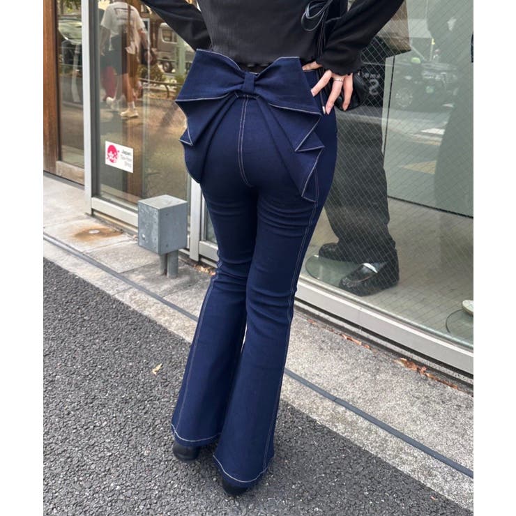 【3サイズ展開】後ろ姿まで可愛い、リボンデニムフレアパンツ | RMAF　NICE CLAUP / OLIVE des OLIVE | 詳細画像4 