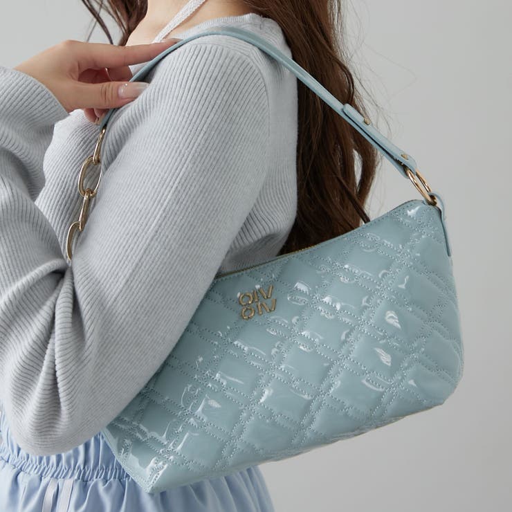 OLIVE des OLIVE】エンブレム付きエナメルキルティングバッグ[品番 