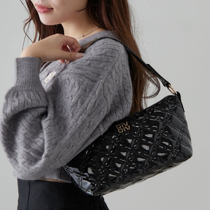 OLIVE des OLIVE】エンブレム付きエナメルキルティングバッグ[品番