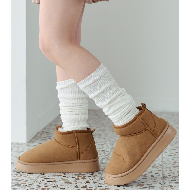 YELLO スポーティーモチーフ ムートンブーツ新品未使用 Yellow Earth（イエローアース） ムートンブーツ Button Low Boot