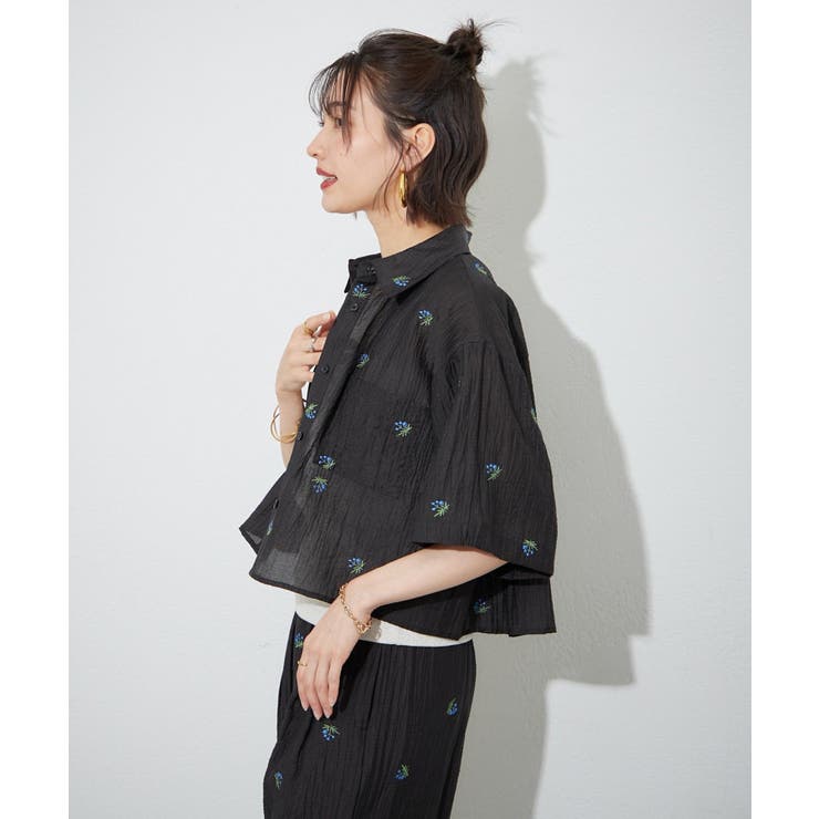 ブラック | 【セットアップ対応】フラワー刺繍ショート丈ブラウス | RMAF　NICE CLAUP / OLIVE des OLIVE