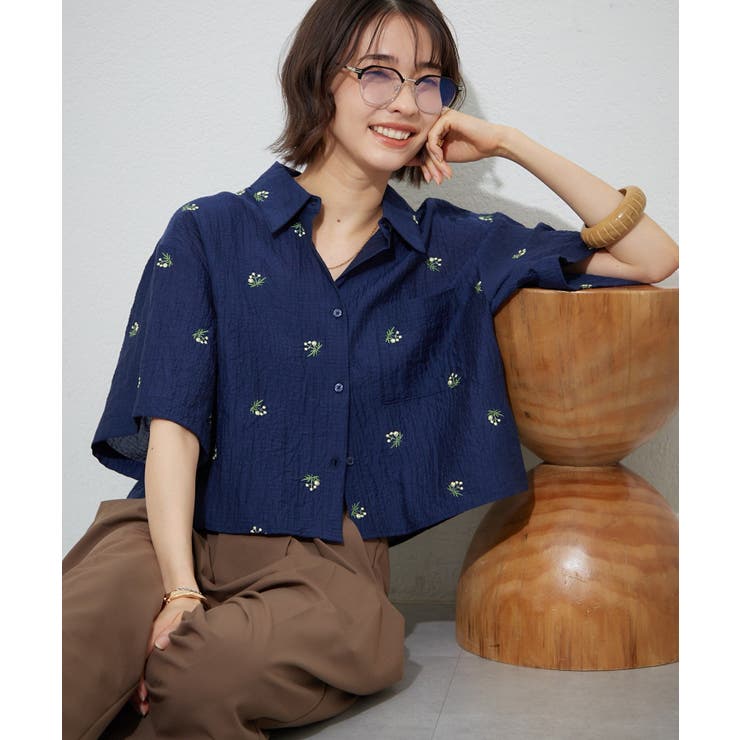 ネイビー | 【セットアップ対応】フラワー刺繍ショート丈ブラウス | RMAF　NICE CLAUP / OLIVE des OLIVE